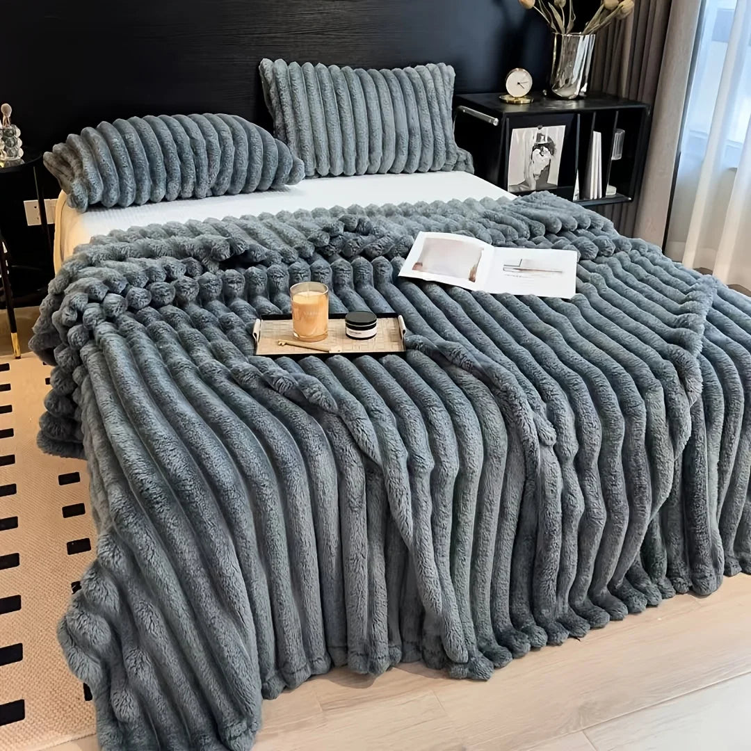 Cozy Thickened Flannel Blanket – Soft Striped Throw for Bed, Sofa & Travel